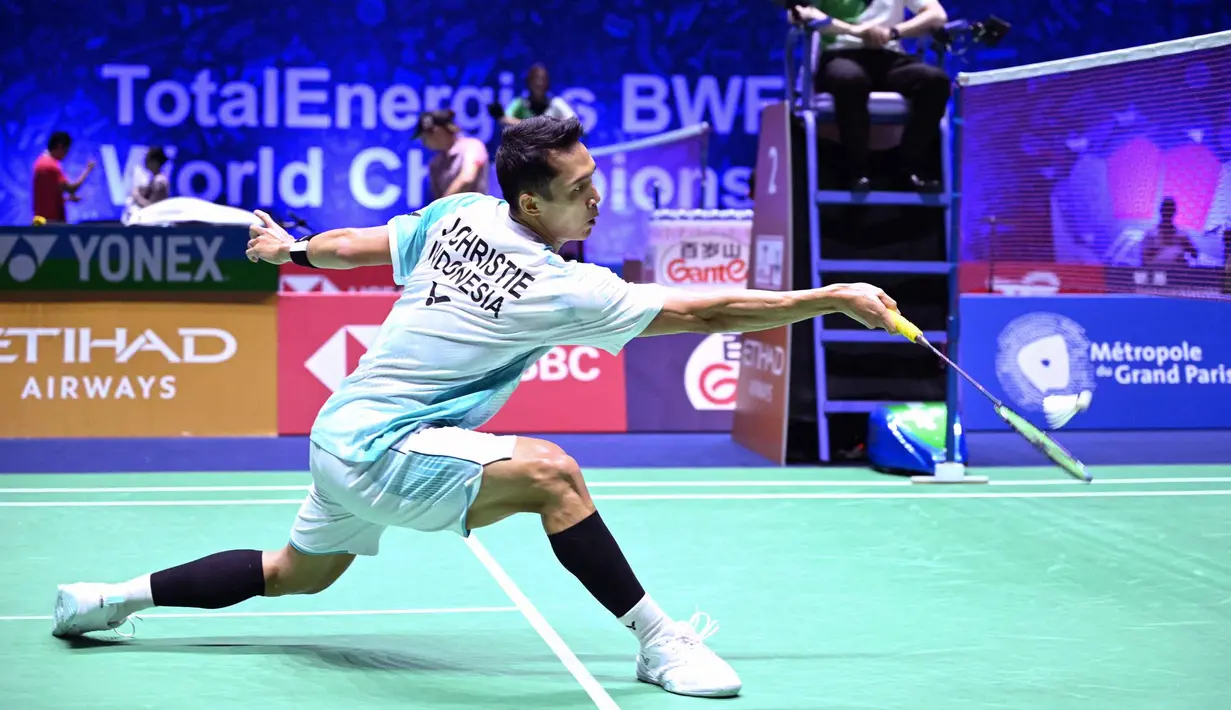 Tunggal putra Indonesia Jonatan Christie memastikan tiket babak kedua Kejuaraan Dunia BWF 2025 setelah mengatasi perlawanan pemain Jerman, Matthias Kicklitz. (Bertrand GUAY/AFP)
