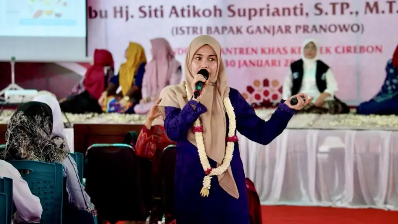 Istri calon presiden nomor urut 3 Ganjar Pranowo, Siti Atikoh Suprianti.