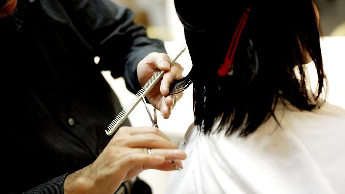 Jarak Ideal Untuk Memotong Rambut Berdasarkan Kondisinya