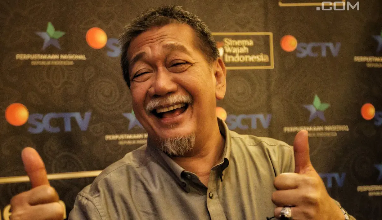 Deddy Mizwar berpose saat hadir dalam gala premiere, Jakarta, Selasa (21/8). Menyambut HUT ke-28, SCTV akan menayangkan episode ke-100 “Sinema Wajah Indonesia” yang berjudul “Lubang Tikus” pada 26 Agustus 2018 pukul 23:00 WIB. (Liputan6.com/Faizal Fanani)
