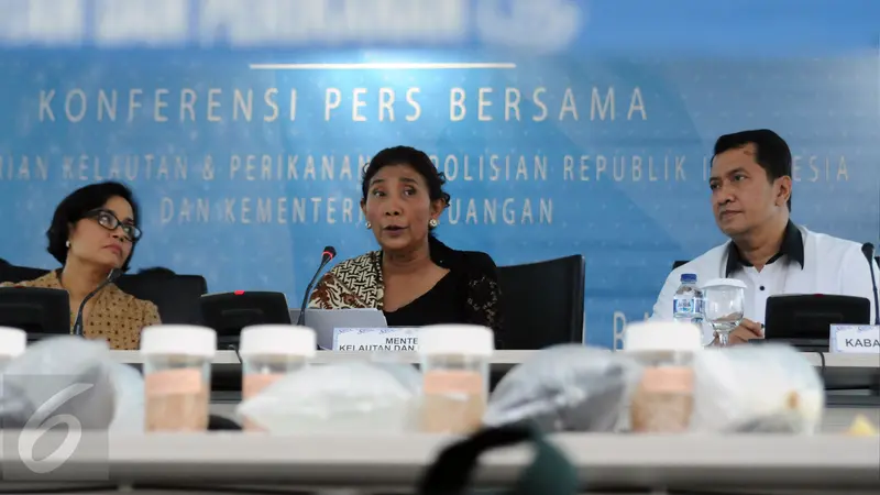 20161026-Menteri Susi Paparkan Penggagalan Penyelundupan Benih Lobster-Jakarta
