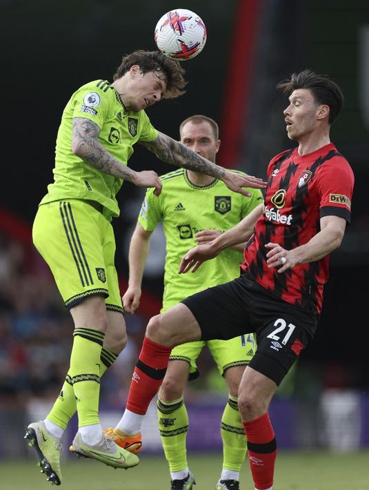 <p>MU sudah tancap gas pada menit awal. Setelah percobaan gol gagal pada menit ke-5, Casemiro sukses mengubah skor 1-0 untuk MU di menit ke-9. (Adrian DENNIS/AFP)</p>