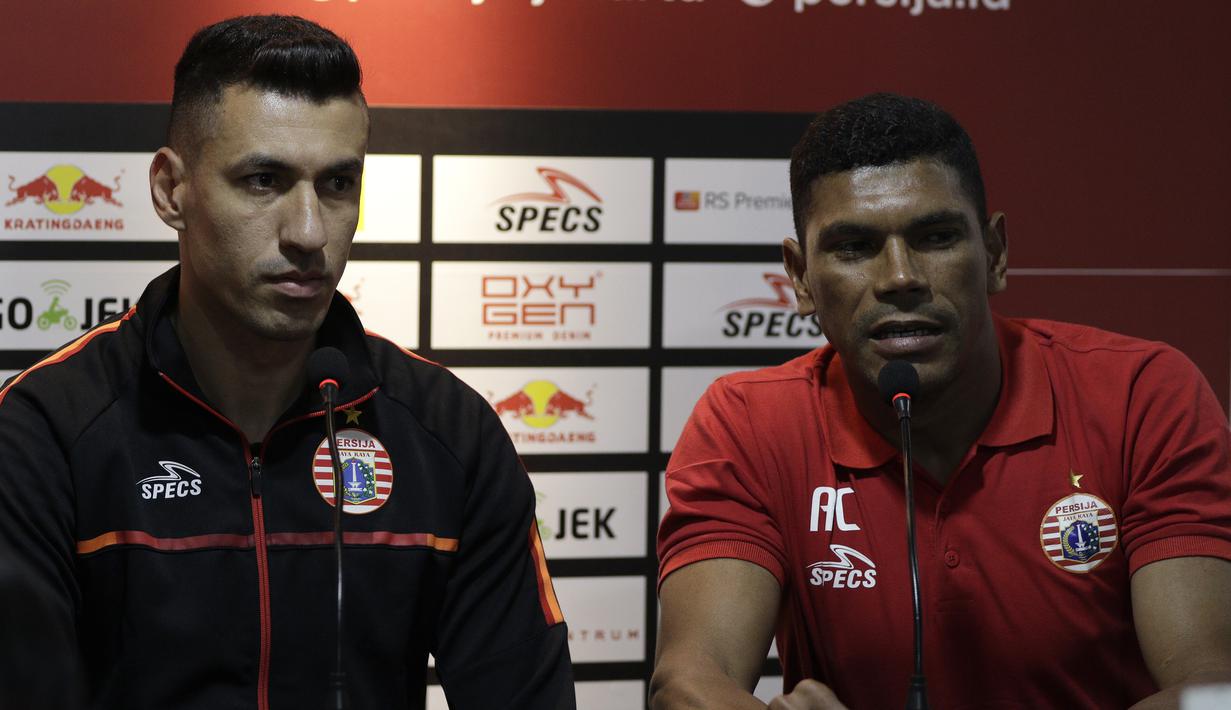 Pemain baru Persija Jakarta, Alexander Luiz Reame, saat konferensi pers perkenalan dirinya di kantor Persija Jakarta, Jakarta, Jumat (30/8). Persija kenalkan pemain asing baru untuk mengarungi putaran 2 Liga 1. (Bola.com/Yoppy Renato)