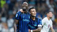 Pemain Inter Milan, Marcus Thuram dan Lautaro Martinez, merayakan gol ke gawang Torino pada laga pekan perdana liga Italia di Stadion Giuseppe Meazza, Selasa (26/8/2025) dini hari WIB. (AP Photo/Luca Bruno)