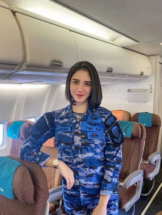 7 Potret Serda Adhini yang Jadi Pramugari Pesawat Kepresidenan, Banjir Pujian (Sumber: Instagram/aullrdhi)