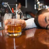 Polisi menangkap seorang pria mabuk berat yang membuat kerusuhan berupa telanjang dan BAB di tempat umum.