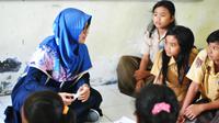 Ilustrasi guru, mengajar, anak sekolah. (Photo by Husniati Salma on Unsplash)