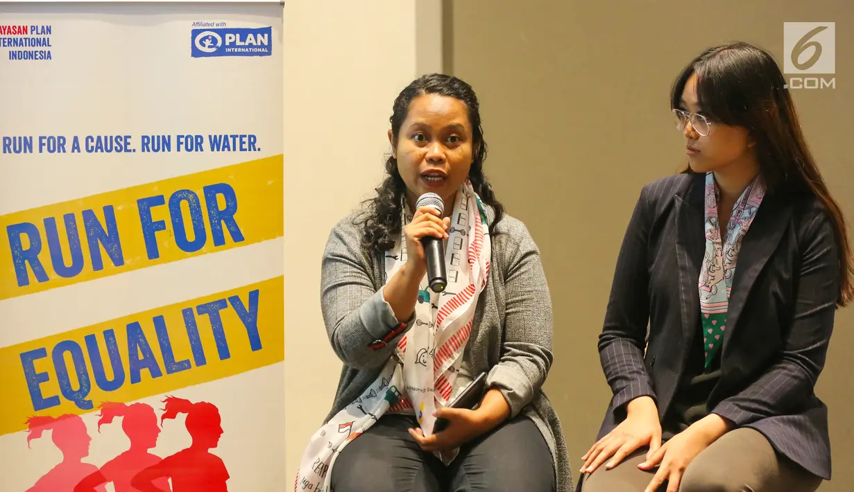 Direktur Fundraising Plan Indonesia, Linda Sukandar dan Maria Dwi Sunardi dari Indonesia Sport Medicine Centre saat media briefing Jelajah Timur - Run for Equality di Jakarta, Senin (30/9/2019). Run for Equality sejauh 57 km melintasi kabupaten Ende – Nagekeo. (Liputan6.com/Fery Pradolo)