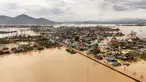 Foto udara menunjukkan banjir yang melanda permukiman warga setelah topan Bualoi melewati komune Lam Thanh di Provinsi Nghe An, Vietnam pada 30 September 2025. (Phan Duy/AFP)