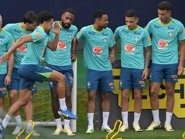 Para pemain Brasil mengambil bagian dalam sesi latihan di pusat pelatihan tim Palmeiras di Sao Paulo, Brasil, pada 8 Oktober 2024. (Nelson ALMEIDA/AFP)