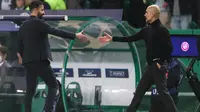 Ruben Amorim saat bertemu Pep Guardiola. (CARLOS COSTA / AFP)