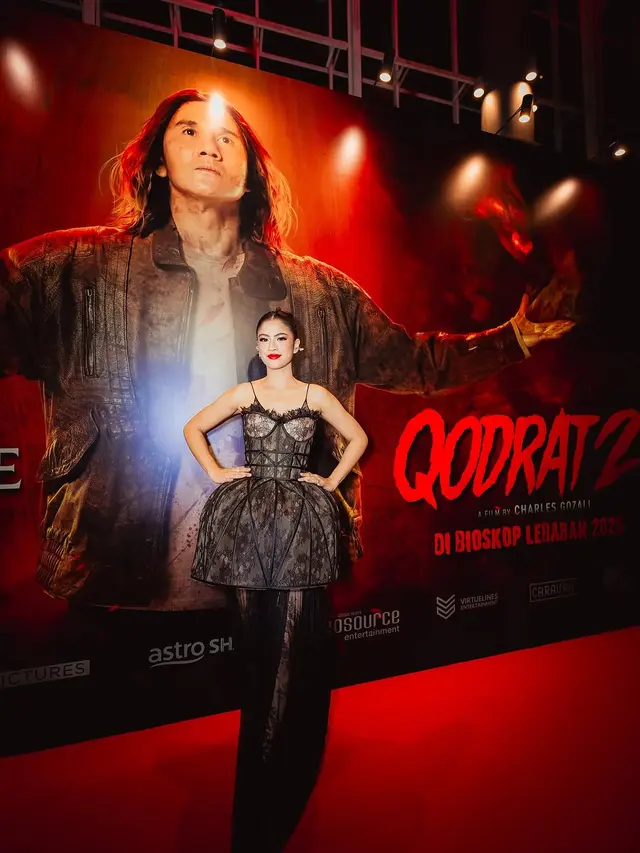 Adu Gaya Dark Stunning Dian Sastrowardoyo, Acha Septriasa, Hana Saraswati dan Della Dartyan di Premiere Film Qodrat 2