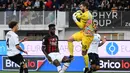 <p>Meski punya banyak peluang, kedua tim tak mampu mencetak gol pada babak pertama. (AFP/Vincenzo Pinto)</p>
