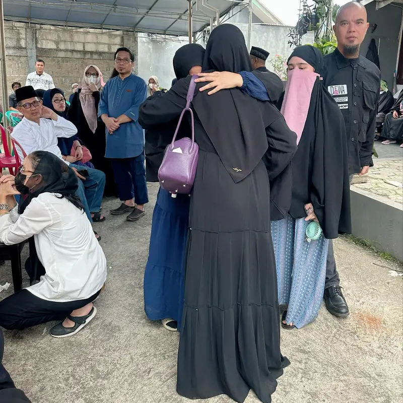 Ayah Tissa Biani Meninggal Dunia, Ahmad Dhani bersama Mulan Jameela dan Anak-Anak Sempatkan Takziah ke Rumah Duka