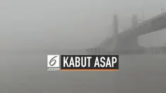 Sungai Musi hari ini diselimuti kabut asap hingga menutupi jarak pandang. Akibatnya nelayan tidak bisa menangkap ikan karena jarak pandang yang pendek.