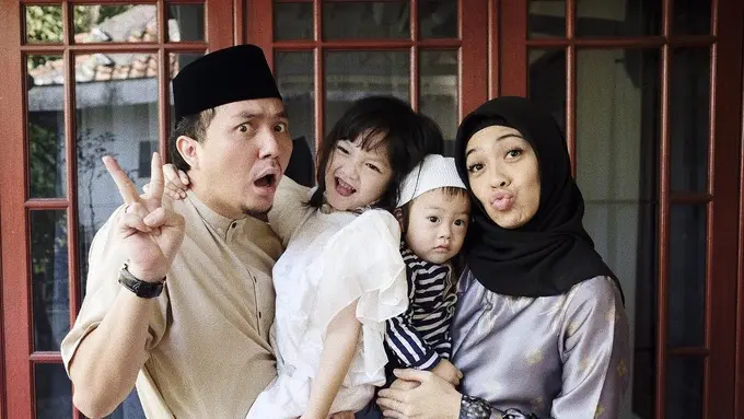 [Bintang] Ananda Omesh dan Dian Ayu