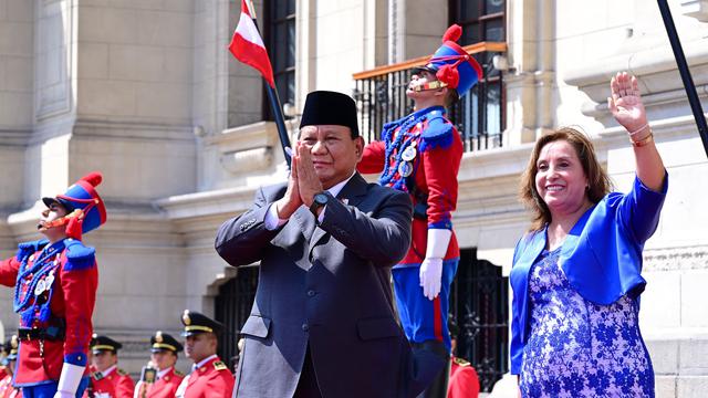 Temui Presiden Peru Dina Boluarte, Prabowo Subianto Disambut Upacara Kehormatan