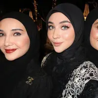 Ketiganya pun sama-sama memiliki wajah khas perempuan Arabian. Zaskia dan Shireen Sungkar kompak dengan lipstik merah matte dan blush on coral di tulang pipinya. [@shireensungkar]