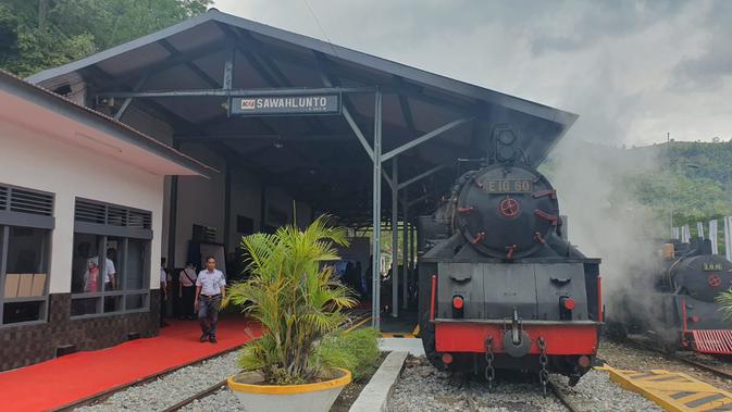 Menteri BUMN Erick Thohir meresmikan beroperasi kembalinya kereta api wisata, Mak Itam di Sumatera Barat. KA Mak Itam sendiri merupakan lokomotif yany cukup tua yang berhenti beroperasi pada 2014 lalu. (Istimewa)