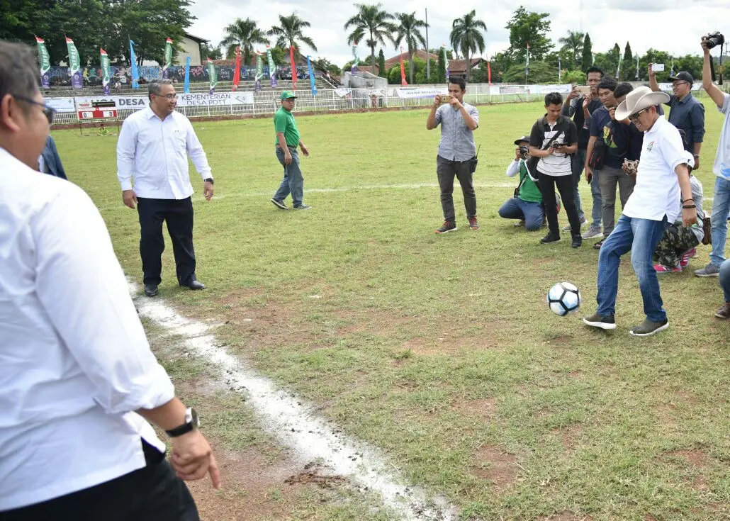 Kick off Final Liga Desa 2017 di Stadion Purnawarman Purwakarta (Liputan6.com/ Abramena)