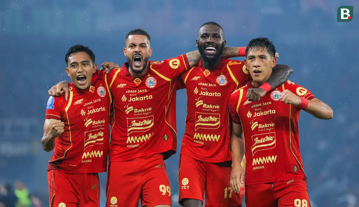 Para pemain Persija Jakarta, merayakan gol yang dicetak oleh Eksel Runtukahu ke gawang Persebaya Surabaya pada laga pekan ke-27 BRI Super League di Stadion Utama Gelora Bung Karno, Jakarta, Sabtu (11/4/2026). (Bola.com/Bagaskara Lazuardi)