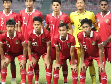 Pose dari pemain Timnas Indonesia U-17&nbsp;sebelum pertandingan uji coba melawan Timnas Korea Selatan U-17 yang berlangsung di Stadion Patriot Candrabhaga, Bekasi, Rabu (30/8/2023). (Bola.com/Abdul Aziz)