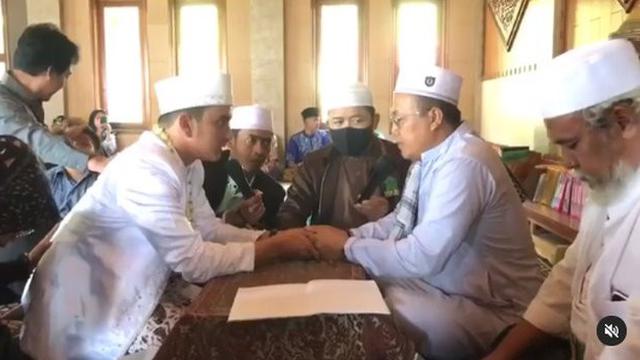 6 Potret Pernikahan Aktor Haydar Ali Assegaf dan Nada Sikkah, Digelar Tertutup