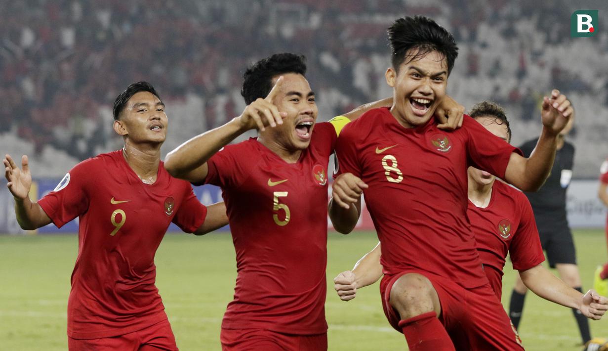 Gelandang Indonesia, Witan Sulaeman, melakukan selebrasi usai membobol gawang Chinese Taipei, pada laga AFC U-19 di SUGBK, Jakarta, Kamis (18/10/2018). Indonesia menang 3-1 atas Chinese Taipei. (Bola.com/M Iqbal Ichsan)