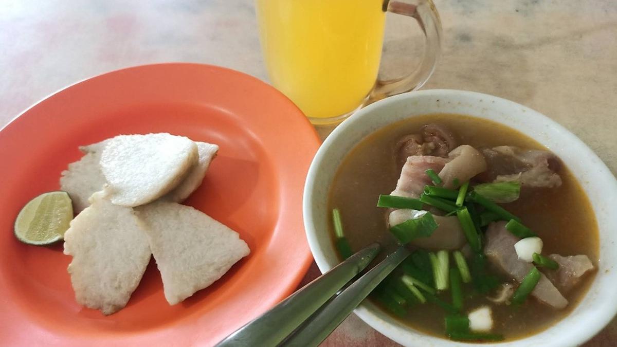 9 Rekomendasi Tempat Makan Lontong Kikil Enak di Surabaya untuk Sajian Berat yang Memuaskan 2026