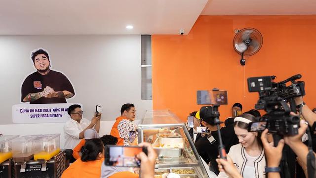 Ivan Gunawan Buka Bisnis Kuliner Baru, Harga Mulai 15 Ribu dan Bikin Perut Kenyang