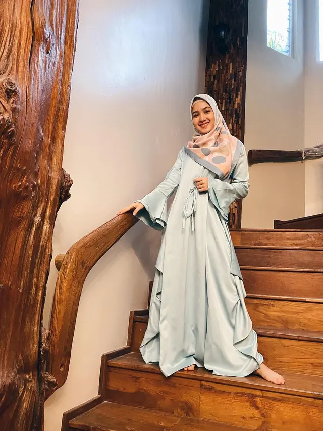 7 Pesona Cut Syifa saat Tampil Berhijab, Curi Perhatian