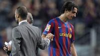 Pep Guardiola dan Zlatan Ibrahimovic saat bekerja sama sebagai pemain dan pelatih di Barcelona. (BBC). 