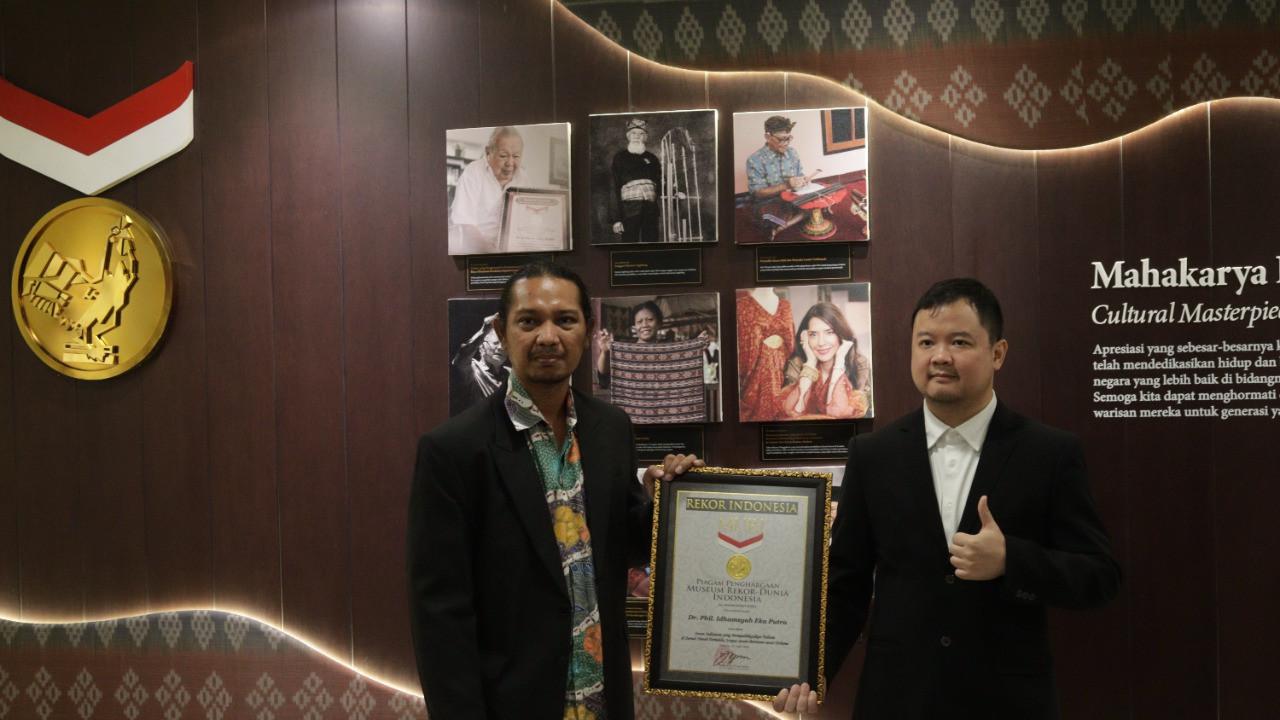 Dosen di Jakarta Sabet Rekor MURI