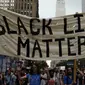 Protes yang digelar di New York atas penembakan dua warga kulit hitam, Alton Streling dan Philando Castile (Reuters)