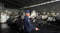 Menteri LH Segel Gedung Pengolahan Limbah B3 Tak Berizin di Tangerang