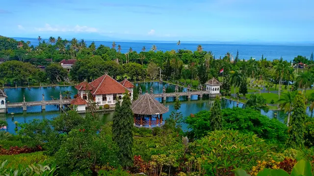 Taman Sukasada atau yang dikenal dengan nama Taman Ujung Karangasem