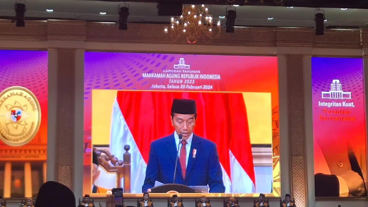 Presiden Jokowi menghadiri Sidang Istimewa Laporan Tahunan MA tahun 2023 di Senayan JCC Jakarta, Selasa (20/2/2024).