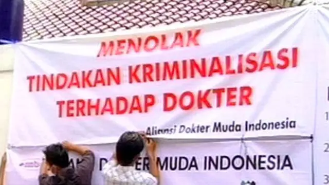 Liputan6 Malam 20-11-2013 | 1 | Kapal Tenggelam, Tawuran Mahasiswa, Pedagang Pasar Medan Ricuh, Demo Buruh, Aksi Solidaritas Dokter, Pembongkaran Bangunan Liar, Villa Liar