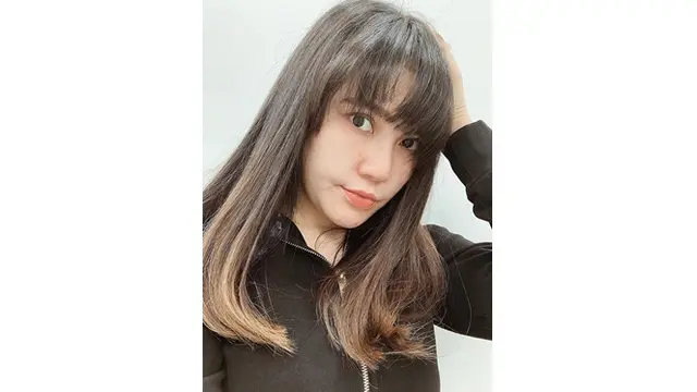 Banyak netizen yang menyebut Via Vallen terlihat lebih muda saat berponi.