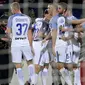 Para pemain Inter Milan merayakan gol Mauro Icardi saat melawan Cagliari pada lanjutan Serie A di Sardegna Arena Stadium, Cagliari, (25/11/2017). Inter Menang 3-1. (Fabio Murru/ANSA via AP)