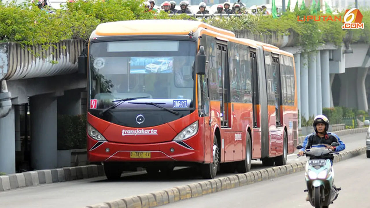 trans-jakarta130802b.jpg