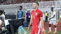 Ivar Jenner menjadi kapten Timnas Indonesia U-22 saat menghadapi Timnas Mali U-22 dalam laga persahabatan di Stadion Pakansari, Bogor, Sabtu (15/11/2025) malam. (Bola.com/Muhammad Iqbal Ichsan)