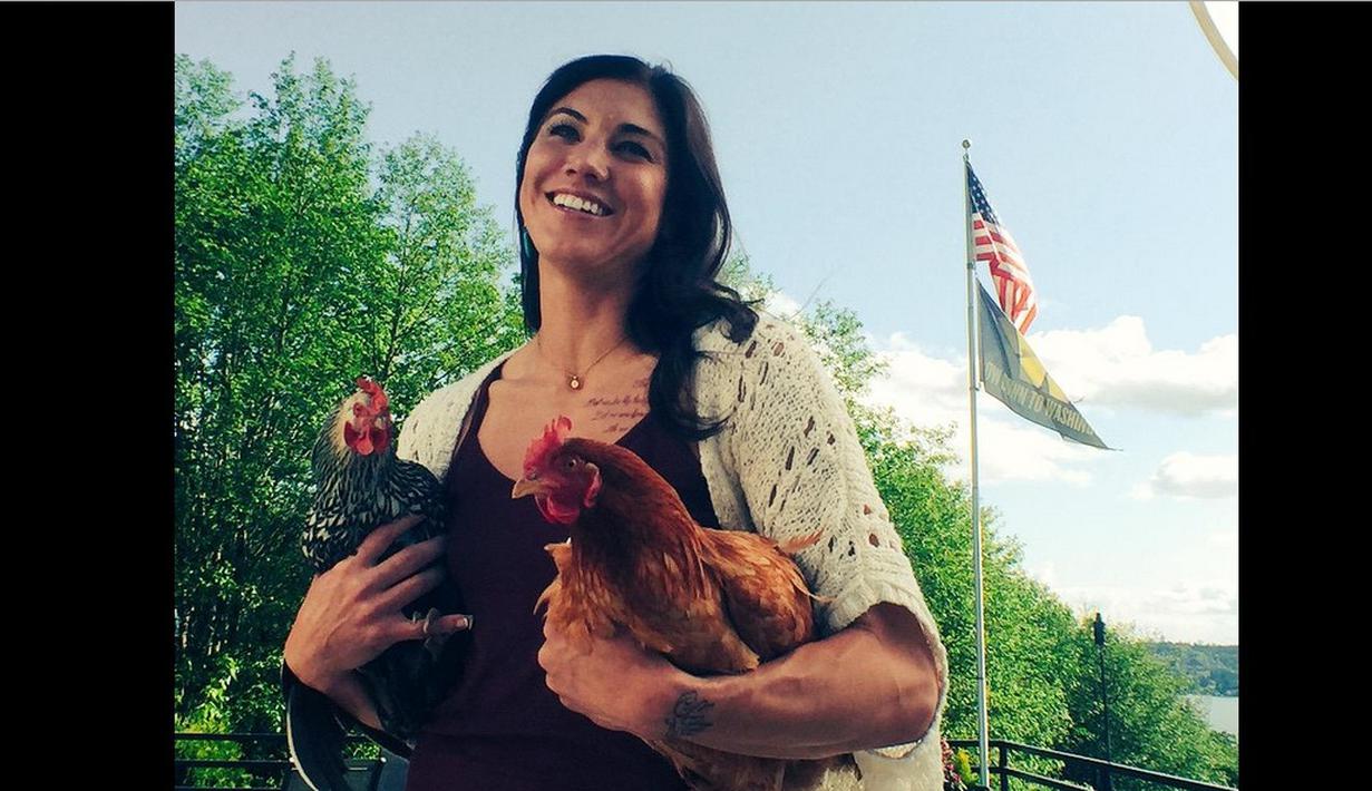 Hope Solo saat menjadi model iklan. (Twitter)