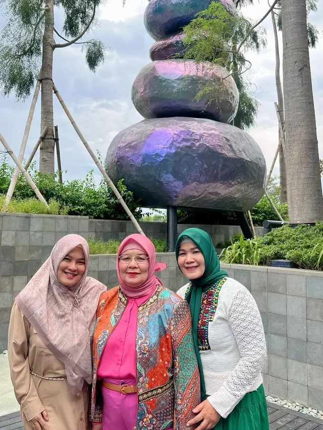 Titi Kamal bersama ibunda (Instagram/titi_kamall)