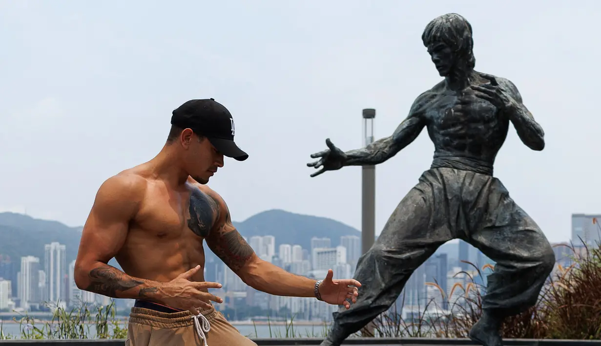 <p>Lee memulai kariernya sebagai aktor cilik pada tahun 1940-an dan mulai belajar kungfu saat berusia 13 tahun. Ia kembali ke AS pada tahun 1959 dan belajar filsafat di Universitas Washington. (AFP/May James)</p>