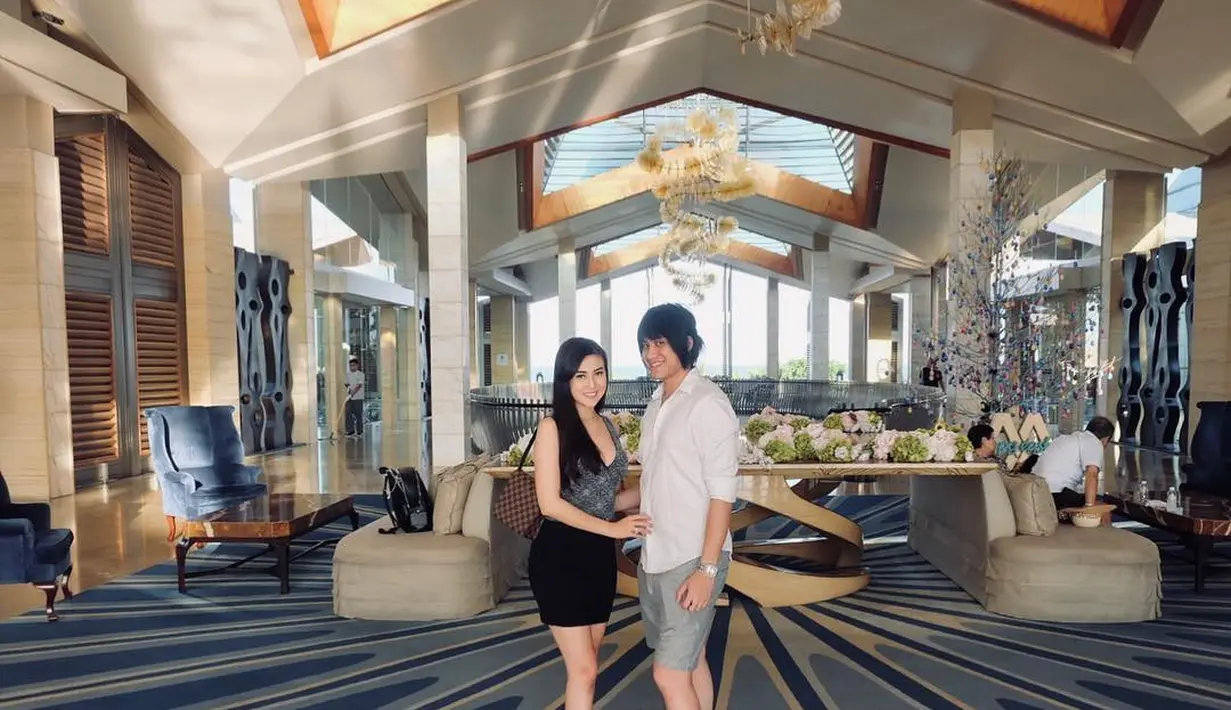 Kevin Aprilio dan Vicy Melanie