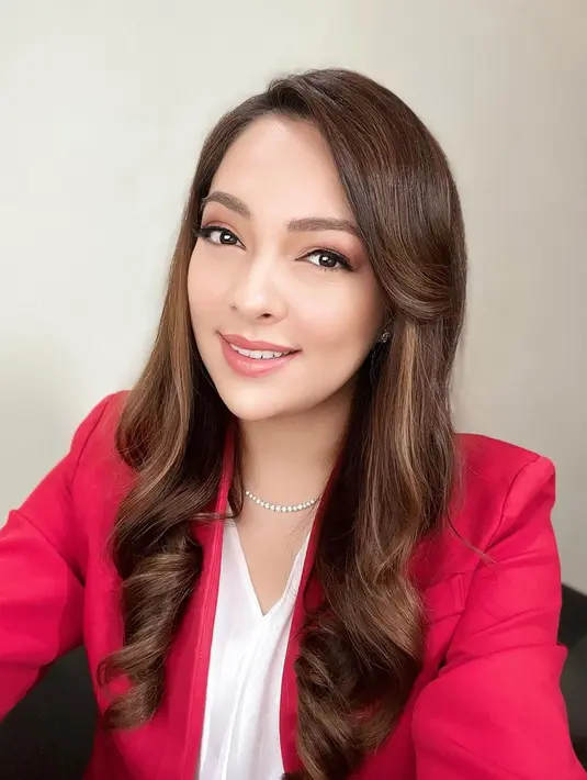 Kini yang terbaru, penampilannya yang diunggah Reisa Broto Asmoro di instagram dipuji netizen.