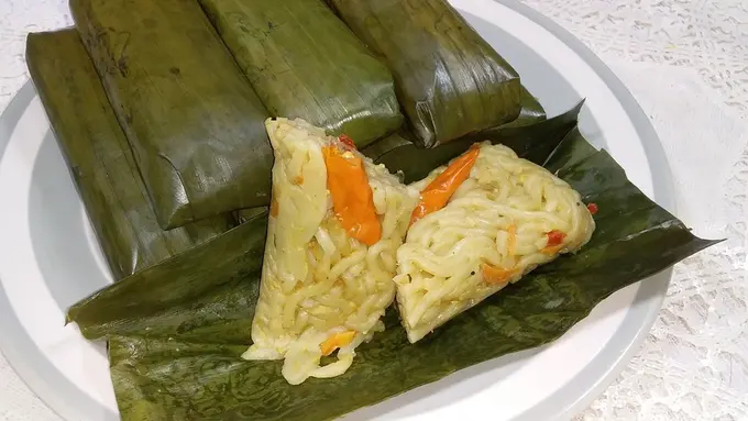 mie lontong bungkus daun pisang
