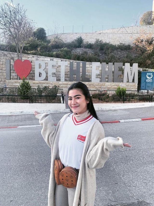 7 Selebriti ini Rayakan Natal di Luar Negeri, Ada yang Ke Betlehem