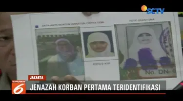 Jenazah Jannatun Cintya Dewi, korban Lion Air JT 610 yang pertama berhasil diidentifikasi, diserahkan ke keluarga di RS Polri Jakarta.